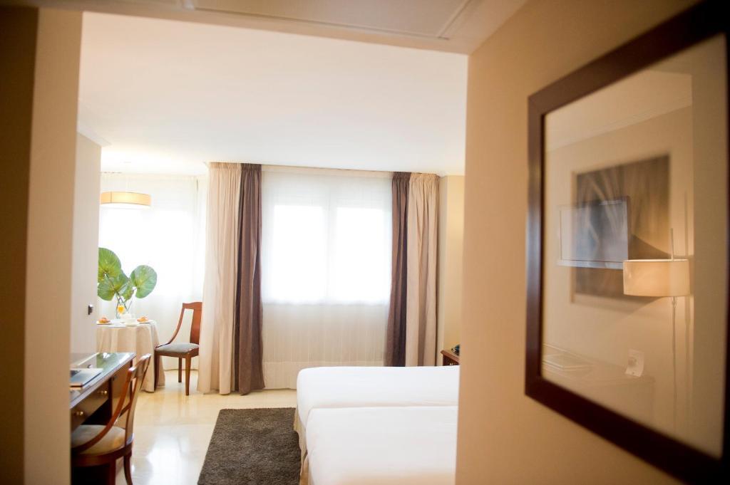 Hotel San Pedro Langreo Quarto foto